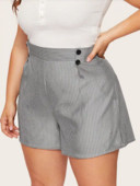 Pantaloni scurți de damă în dungi cu talie înaltă