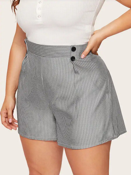 Pantaloni scurți de damă în dungi cu talie înaltă