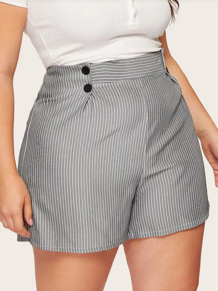 Pantaloni scurți de damă în dungi cu talie înaltă