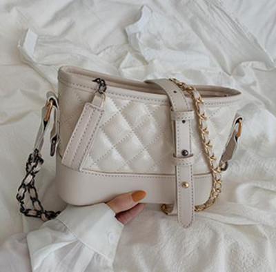 Eko bőrből készült alkalmi női táska két színben, cipzárral