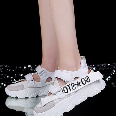 Μοντέρνα γυναικεία σανδάλια σε κίτρινο και λευκό χρώμα