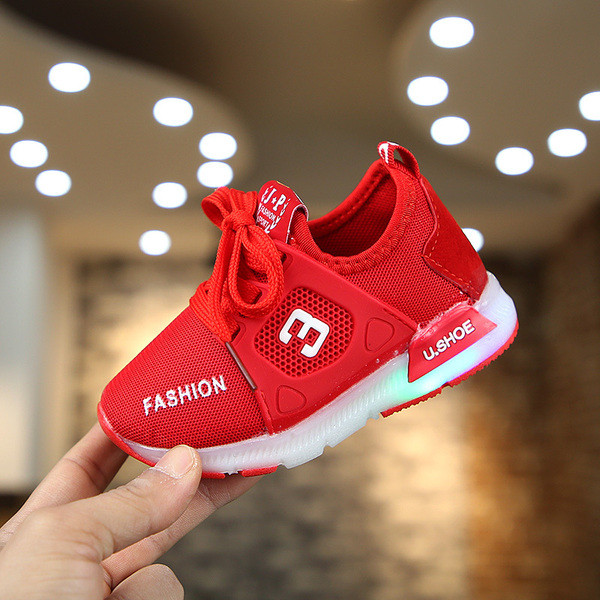 Világító gyerekcipő három színben lányoknak és fiúknak