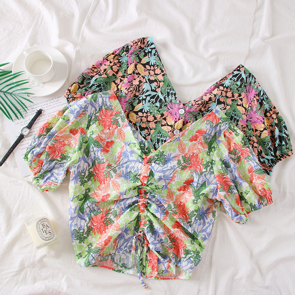 Bluză de damă colorată cu decolteu în V și nasturi