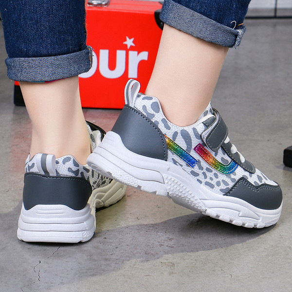 Adidași moderni pentru copii în două culori pentru fete