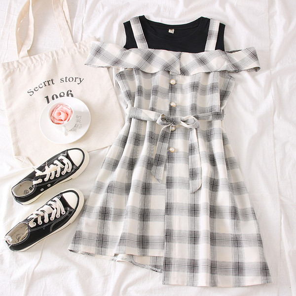 Rochie moderna de dama cu umerii goi si curea