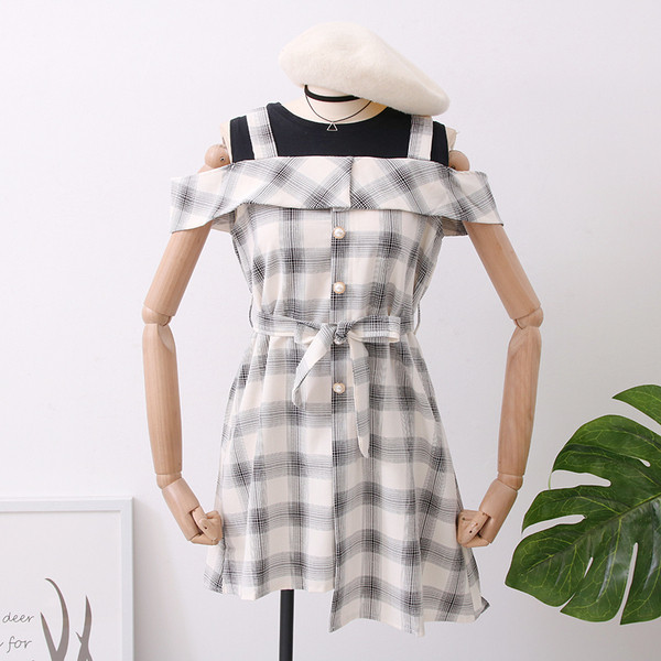 Rochie moderna de dama cu umerii goi si curea