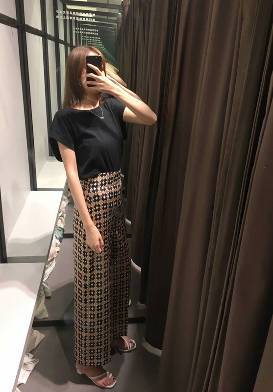 Pantaloni largi de dama cu lungimea de 9/10 cu model cu model