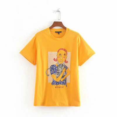 Tricou de dama de culoare galbena si aplicatie