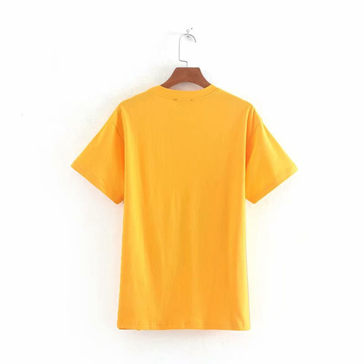 Tricou de dama de culoare galbena si aplicatie