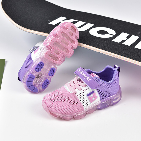 Adidași pentru copii în roz și roșu pentru fete și băieți