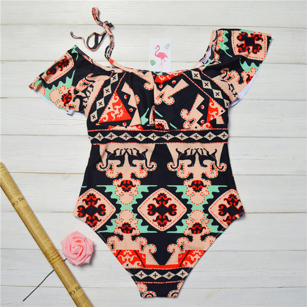 Costum de baie colorat de damă cu o curea