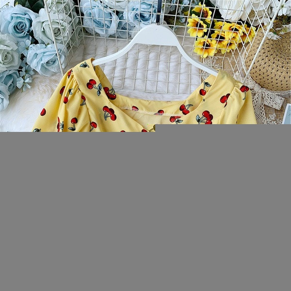 Bluza de dama cu maneca scurta si aplicatie colorata in mai multe culori