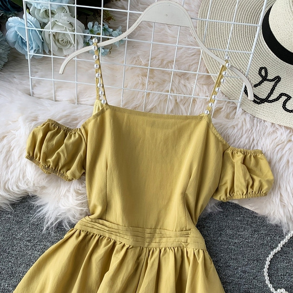 Модерна дамска рокля разкроен модел с елемент-перли в три цвята 