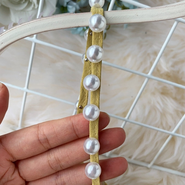 Модерна дамска рокля разкроен модел с елемент-перли в три цвята 