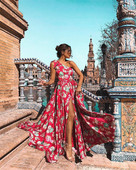 Rochie lungă de damă elegantă, cu o fantă în model floral