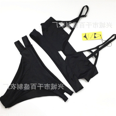 Модерен дамски бански костюм от две части в  черен цвят