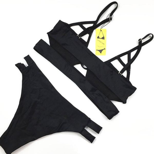 Модерен дамски бански костюм от две части в  черен цвят