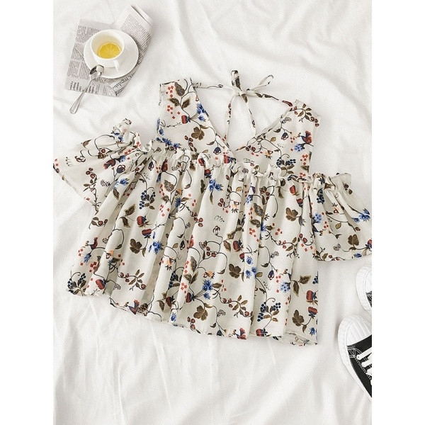 Bluza de dama moderna cu umerii goi in galben si alb cu motive florale