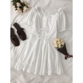 Модерна дамска рокля с къс ръкав и връзки в бял цвят