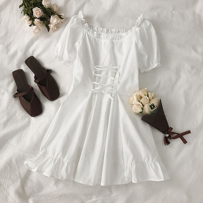 Модерна дамска рокля с къс ръкав и връзки в бял цвят