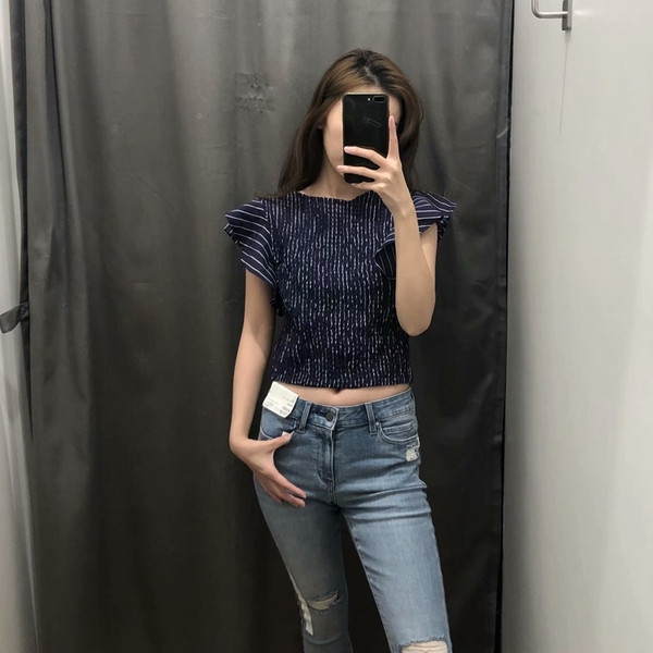 Bluză scurtă de damă cu mâneci lotus de culoare neagră