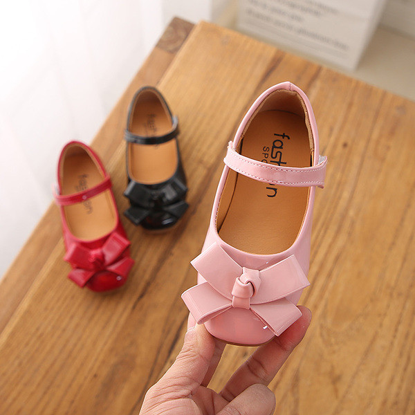 Pantofi de actualitate pentru copii în trei culori - pentru fete