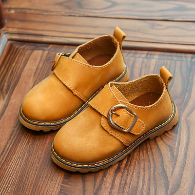 Model nou de pantofi pentru copii cu cataramă în trei culori pentru fete