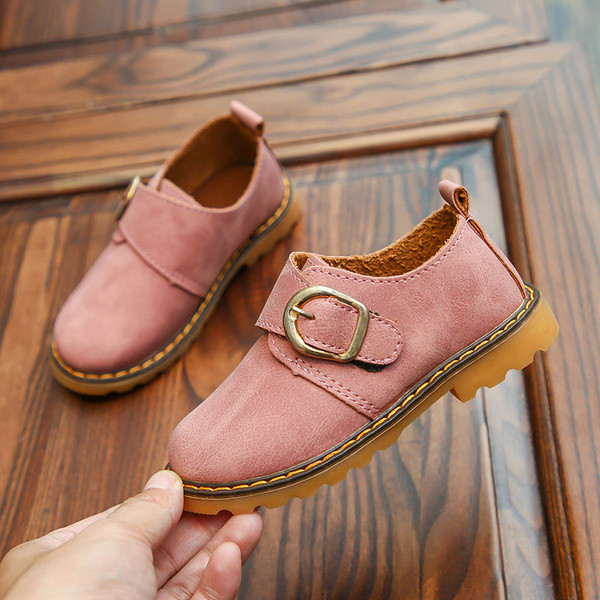 Model nou de pantofi pentru copii cu cataramă în trei culori pentru fete