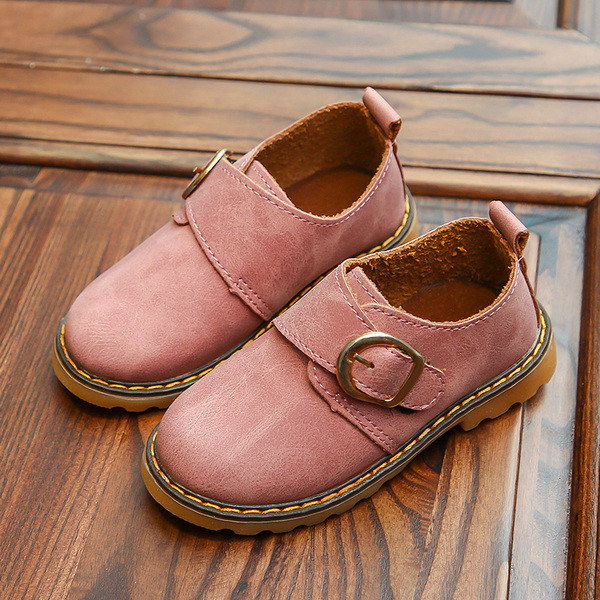 Model nou de pantofi pentru copii cu cataramă în trei culori pentru fete