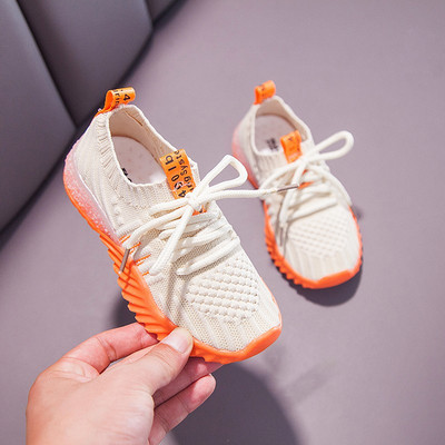 Model nou de adidași pentru copii în trei culori - pentru băieți și fete