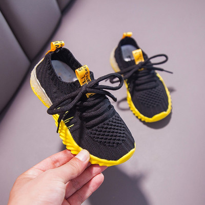 Model nou de adidași pentru copii în trei culori - pentru băieți și fete