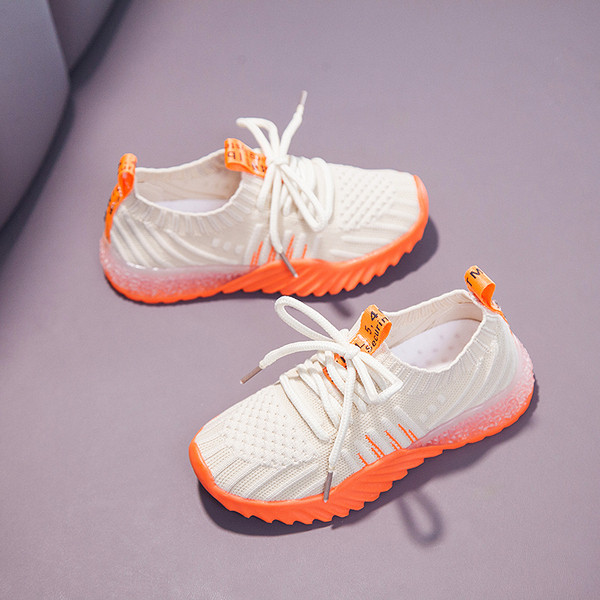 Model nou de adidași pentru copii în trei culori - pentru băieți și fete