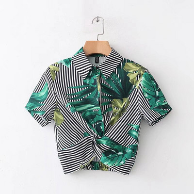 Дамска къса риза  с къс ръкав и класическа яка с флорален десен