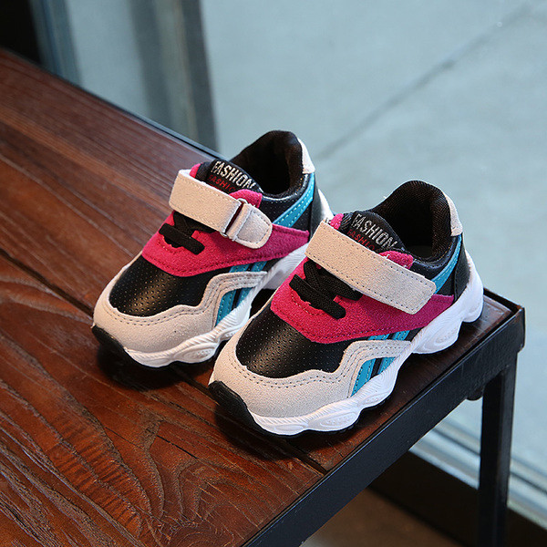 Adidași sport și de zi cu zi pentru copii pentru fete și băieți