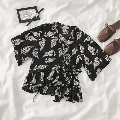 Bluză casual de damă cu mâneci scurte și decolteu adânc în trei culori