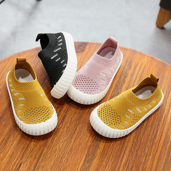 Pantofi pentru copii in trei culori cu talpa plata - pentru fete