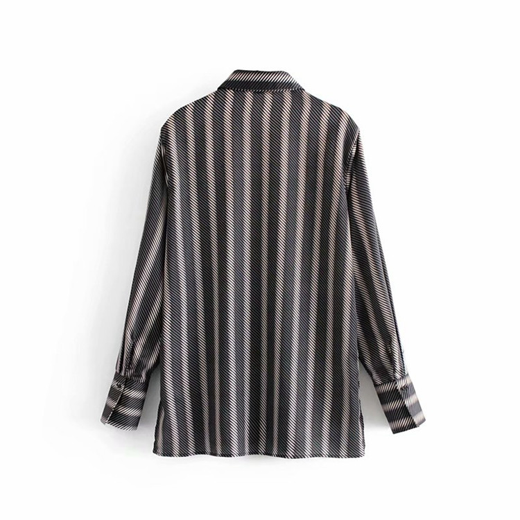 Cămașă de damă în dungi cu mâneci lungi și guler clasic