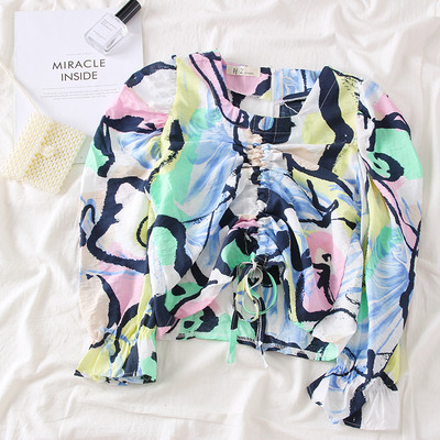 Bluză de damă colorată cu decolteu în V și șireturi în două culori