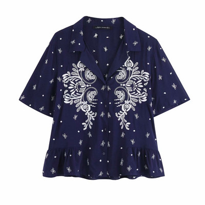 Дамска риза в син цвят с къс ръкав и бродерия