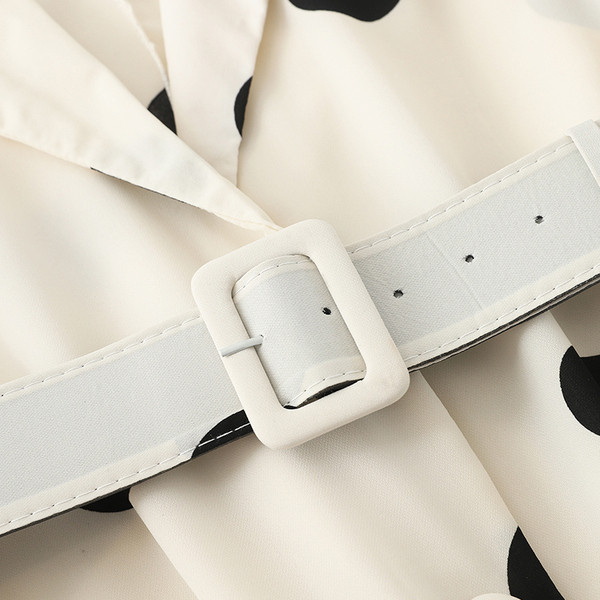 Стилно дамско сако с къс ръкав и колан в черен и бял цвят