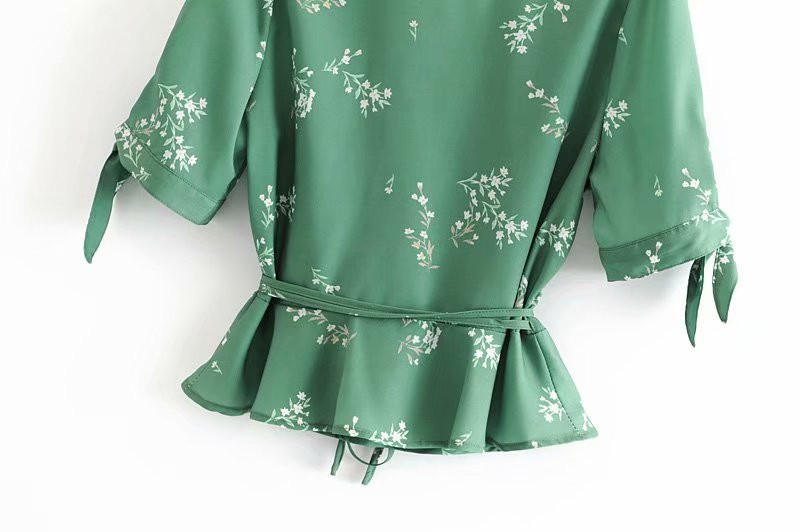 Дамска блуза с къс ръкав и връзки на талията в зелен цвят