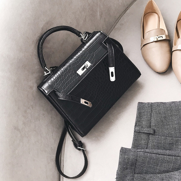 Geanta de dama eleganta din piele ecologica cu manere lungi si scurte