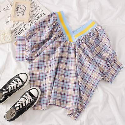 Стилна карирана дамска блуза с V-образно деколте в три цвята