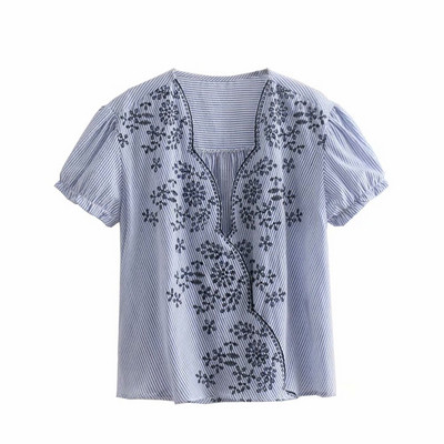 Bluză de damă cu decolteu în V, broderie și mâneci scurte