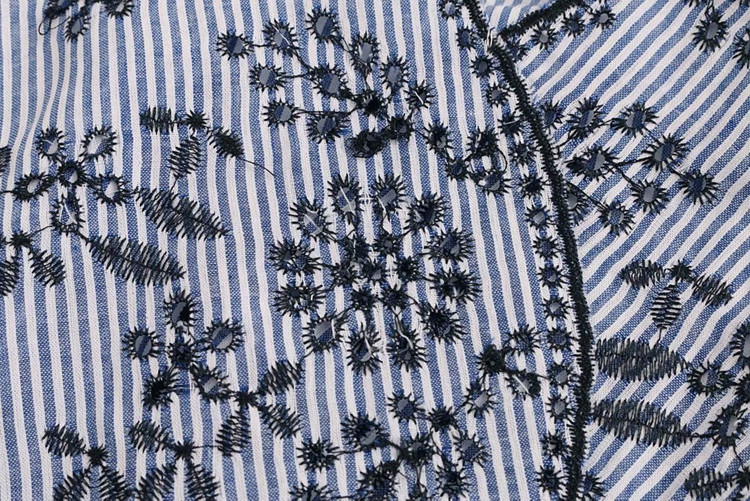 Bluză de damă cu decolteu în V, broderie și mâneci scurte