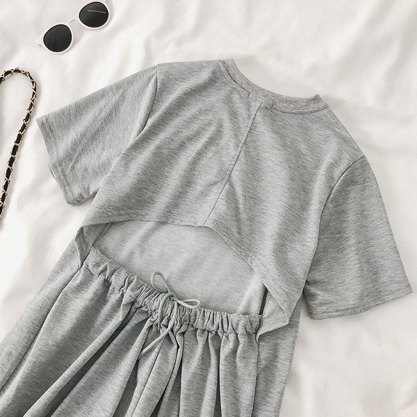 Rochie modernă de damă cu mâneci scurte și spate gol în negru și gri