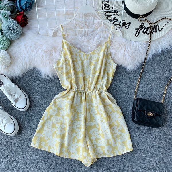 Дамски цветен гащеризон с тънки презрамки в три цвята