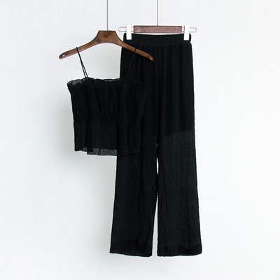 Set modern pentru femei care include un maiou cu bretele subțiri și pantaloni largi în mai multe culori