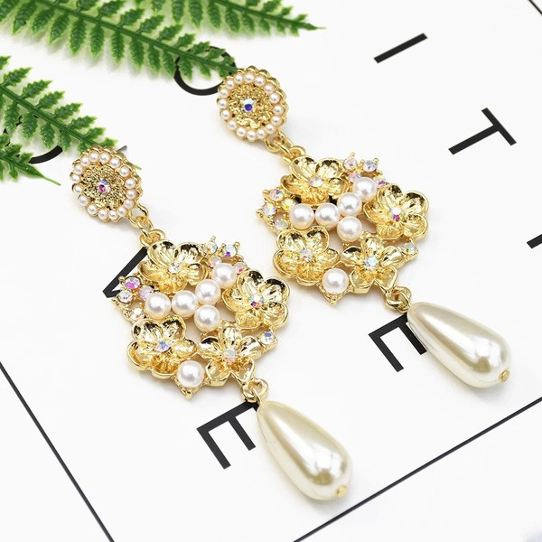 Cercei moderni de dama cu pietre colorate