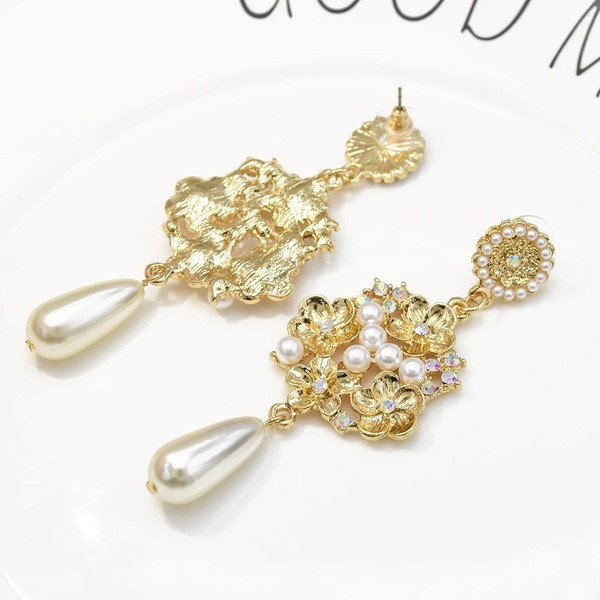 Cercei moderni de dama cu pietre colorate